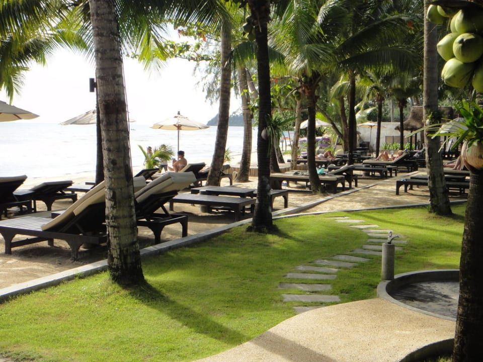 Liegen am Strand Hotel The Dewa Koh Chang