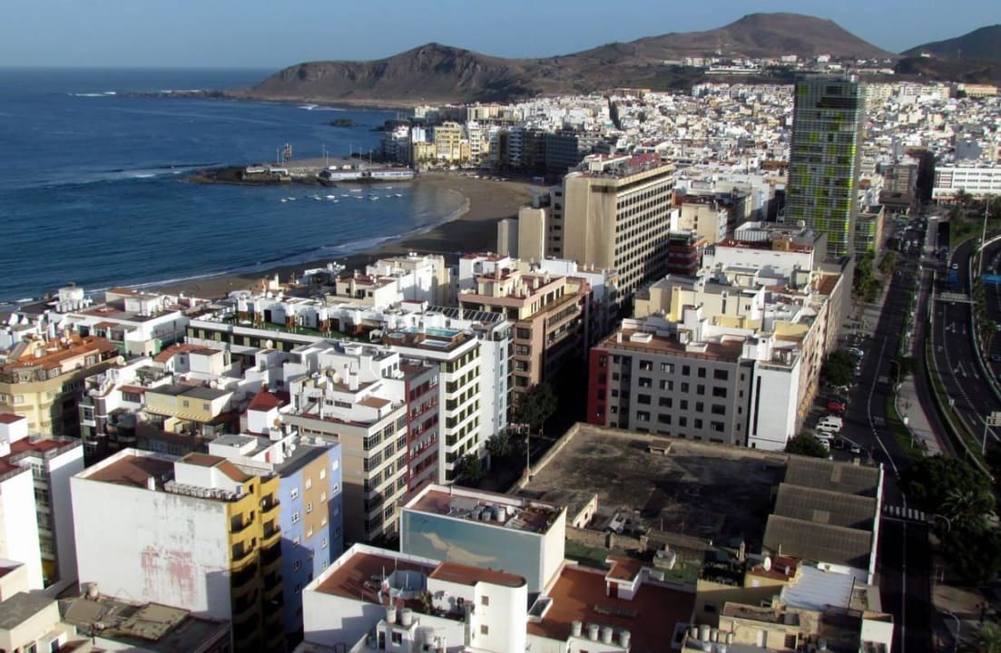 The building with roof top pools Exe Las Palmas