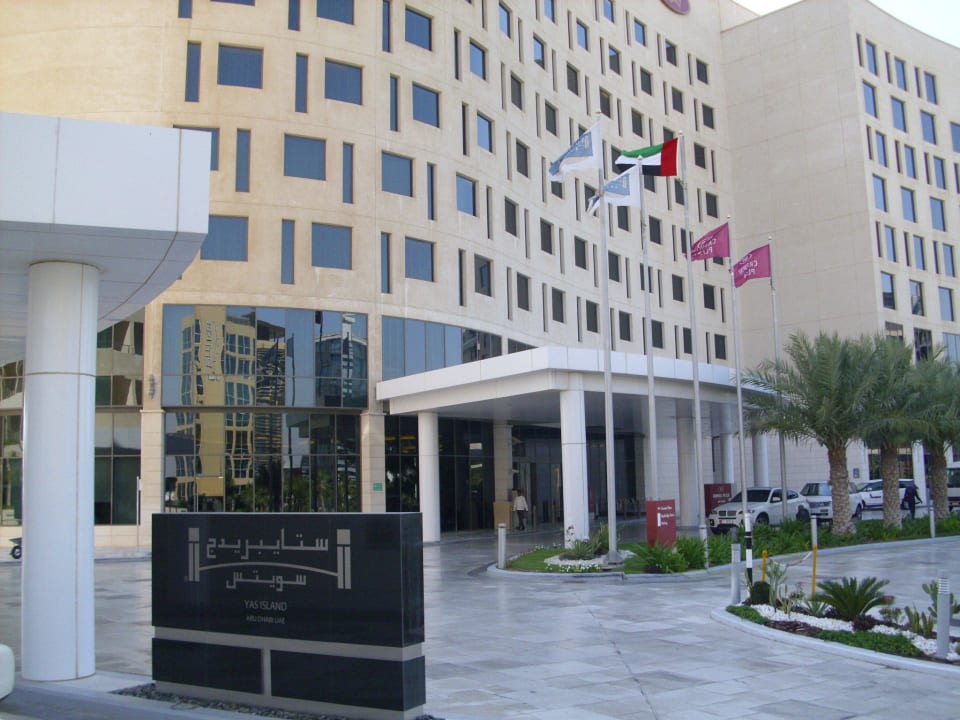 Eingangsbereich Crowne Plaza Hotel Yas Island