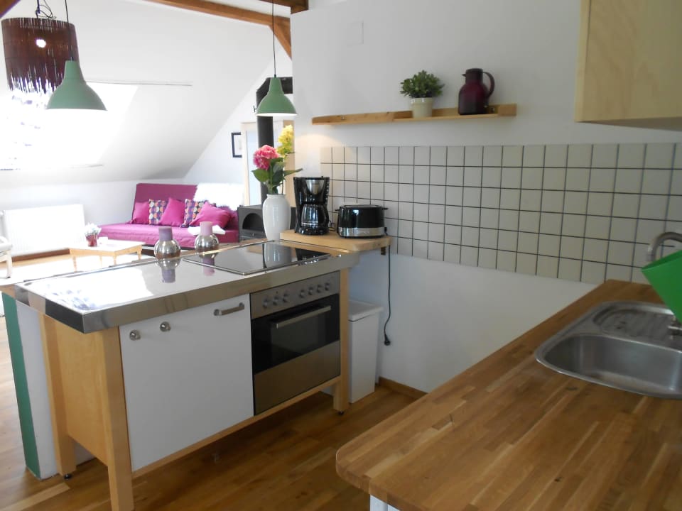 Sicht von der Wohnküche zum Schlafsofa Ferienwohnung in alter Landvilla