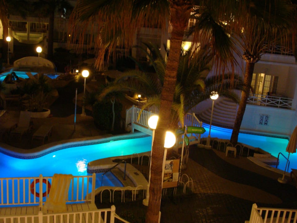 .....schön beleuchtet Lagos de Fañabé Beach Resort