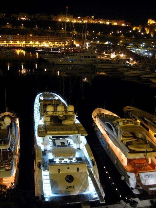 Ausblick vom Zimmer bei Nacht Hotel Port Palace