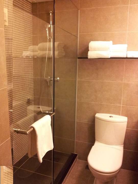 Bad mit Dusche Novotel Hong Kong Nathan Road Kowloon