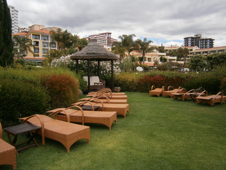 Teilbereich der Liegen Suite Hotel Eden Mar - PortoBay