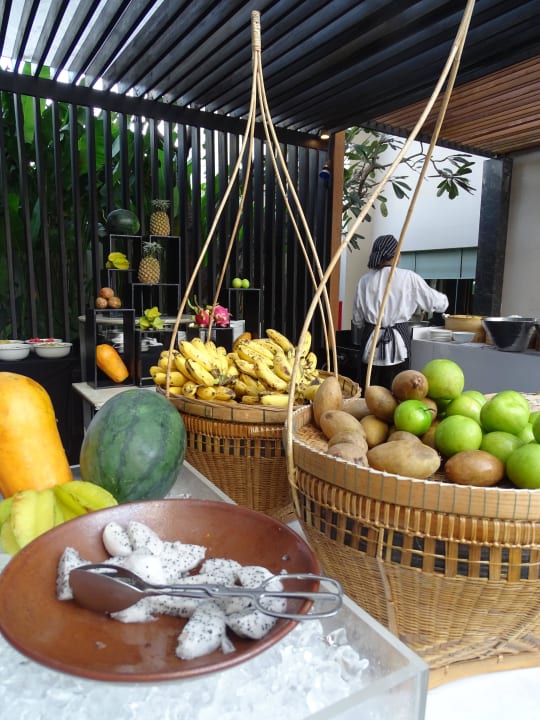 Frisches Obst beim Frühstücksbuffet JC Kevin Sathorn Bangkok Hotel