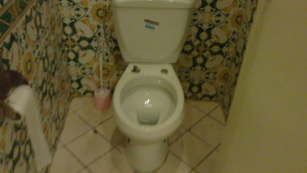 Herrentoilette ohne Deckel im Hauptgebäude Mahdia Beach & Aquapark