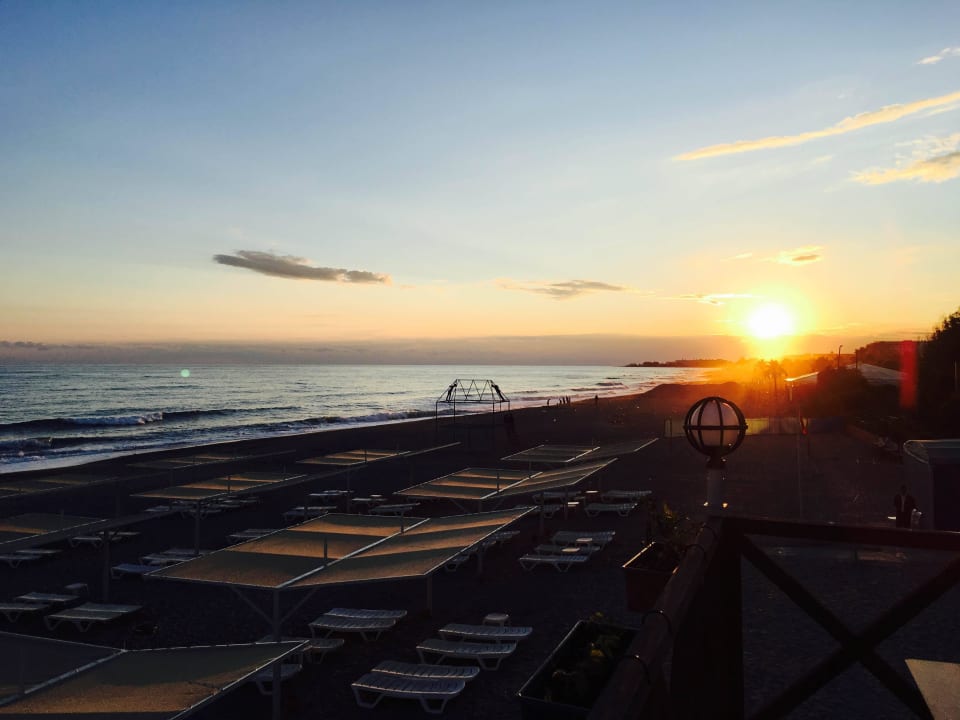 Sonnenuntergangsterrasse Club Turtas Beach Hotel