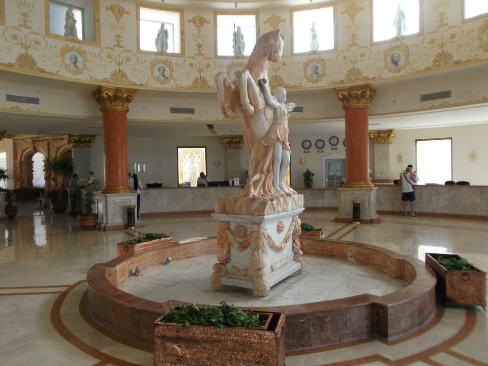 In der Lobby Titanic Beach Spa & Aqua Park