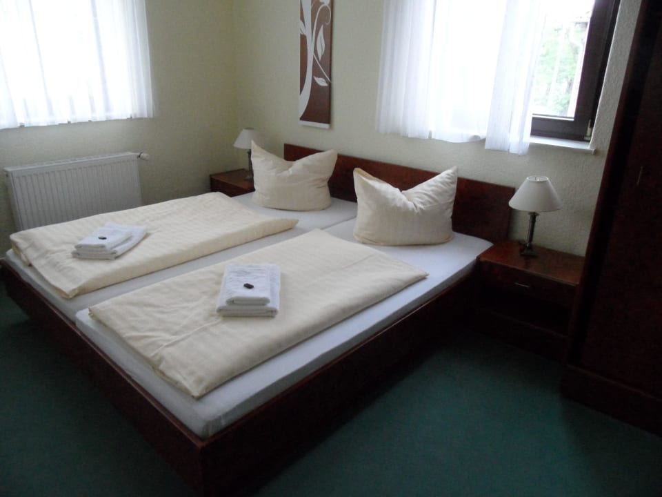 Kleines Doppezimmer mit Aufbettung Hotel Kajüte 7