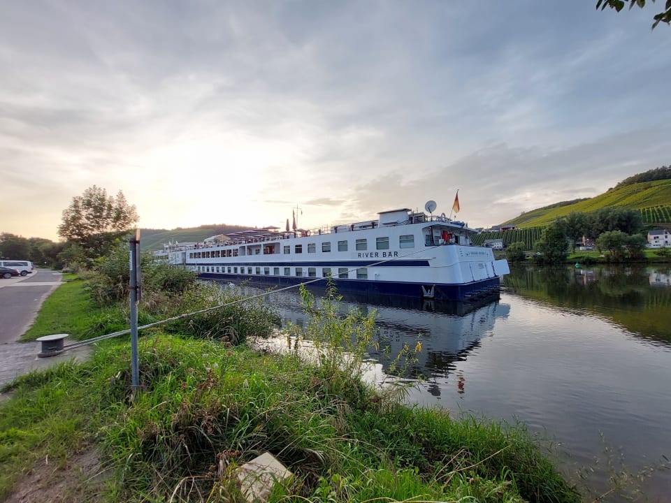 Außenansicht Enjoy Deluxe Hotelschiff Prinses Juliana