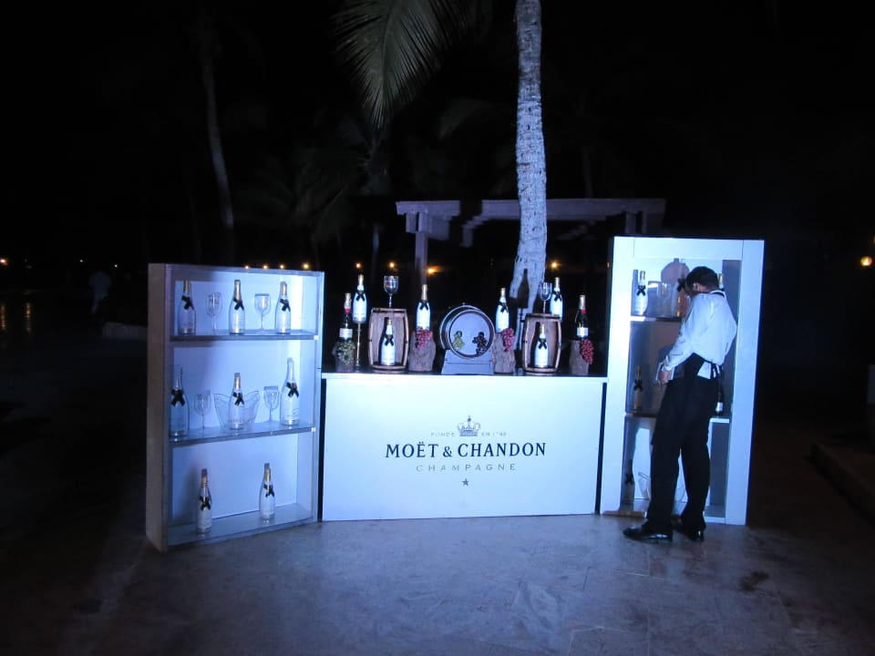 Abends am Pool Dreams La Romana Resort & Spa