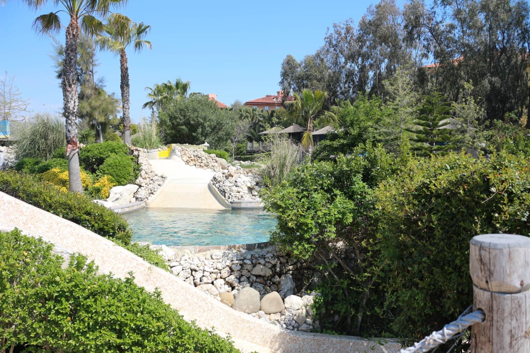 Amazon Waterworld Club Grand Side