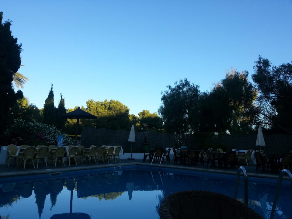 Einer der Pools am Abend Gavimar Cala Gran Costa del Sur