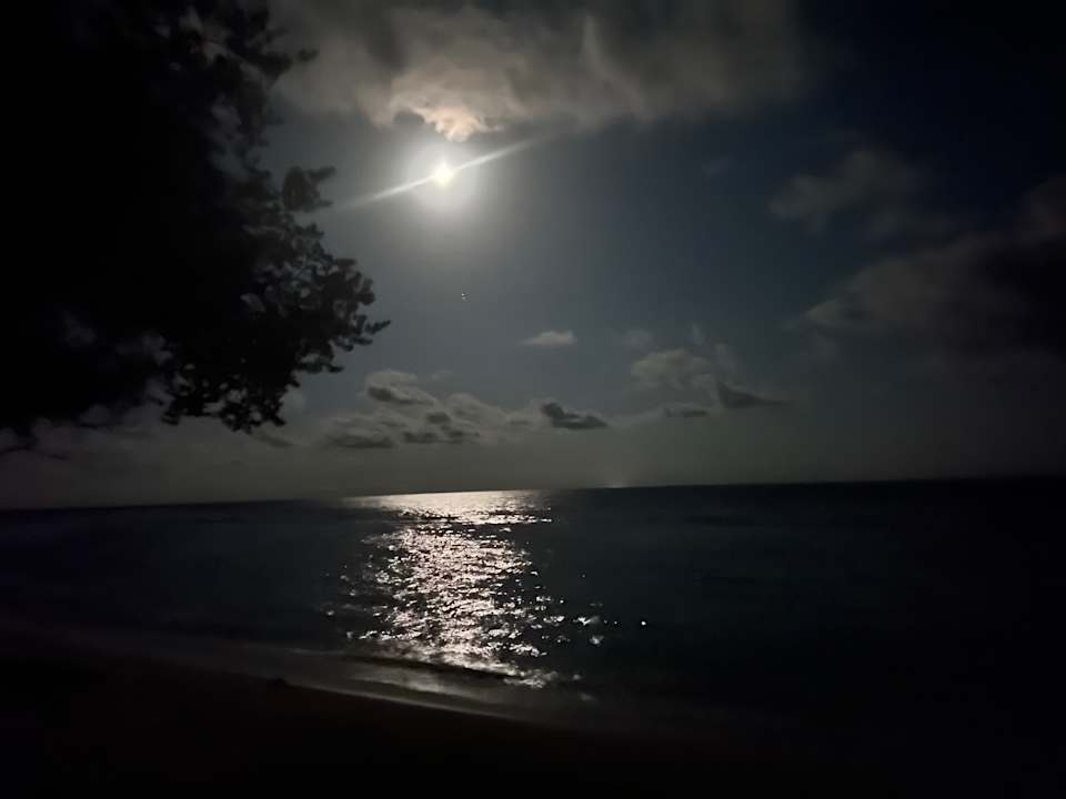 Strand Kuredu Island Resort & Spa