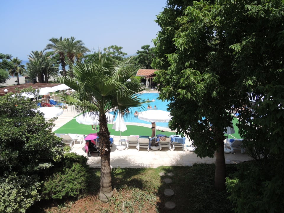 Aktionspool vom Gang aus gesehen Labranda Alantur Resort
