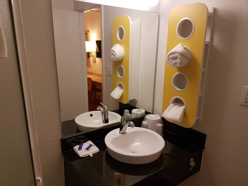 Bad Motel 6 Mojave