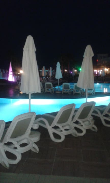 Pool abends  Kirman Belazur Resort & Spa