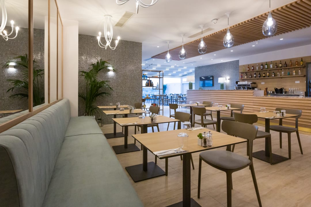 Gastro 115 The Strand Hotel