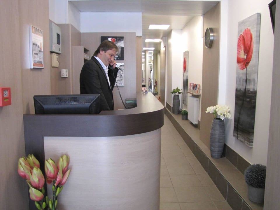 Reception desk 24 hours a day Hotel Helvetique