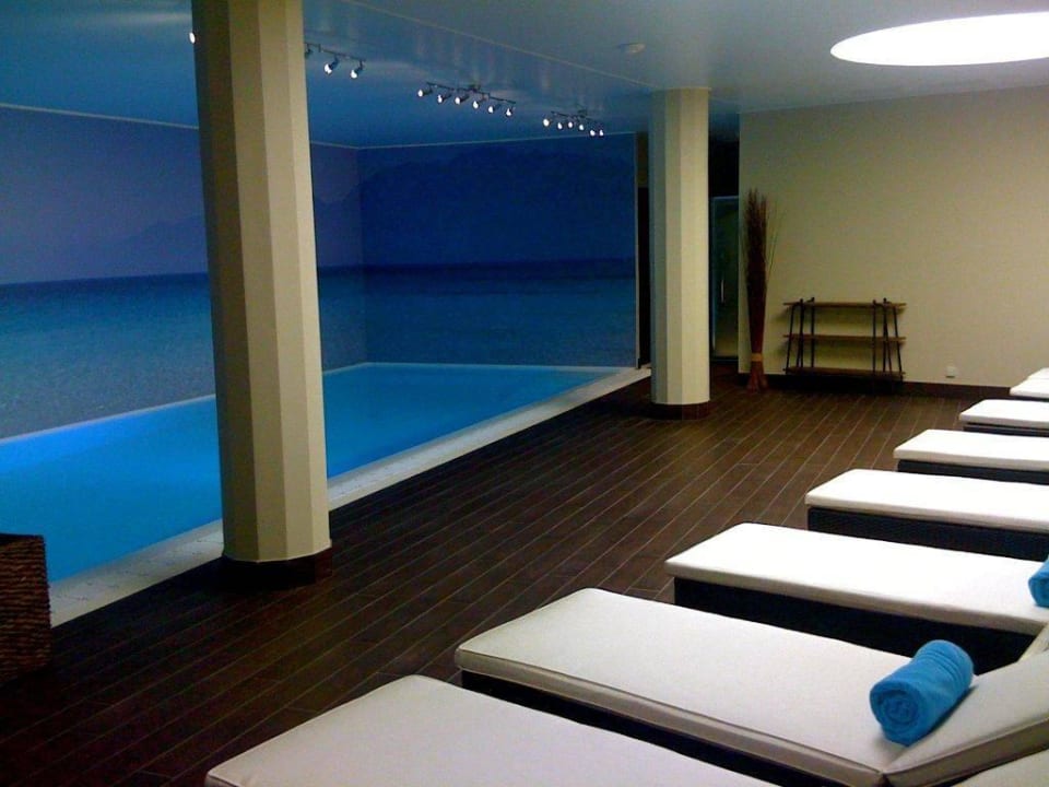 Indoor swimming pool Hotel Demeure Loredana