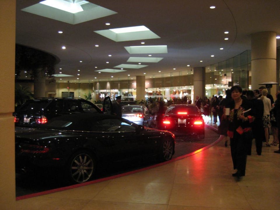 Eingangsbereich nach einer Veranstaltung im Hotel Hotel The Beverly Hilton