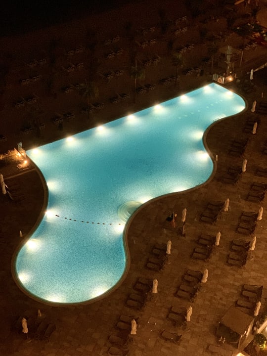 Pool Hampton by Hilton Marjan Island