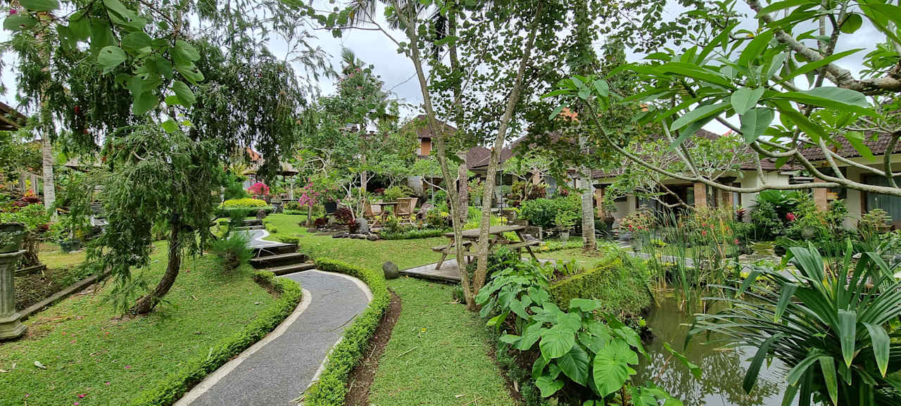 Gartenanlage Villa Capung Mas