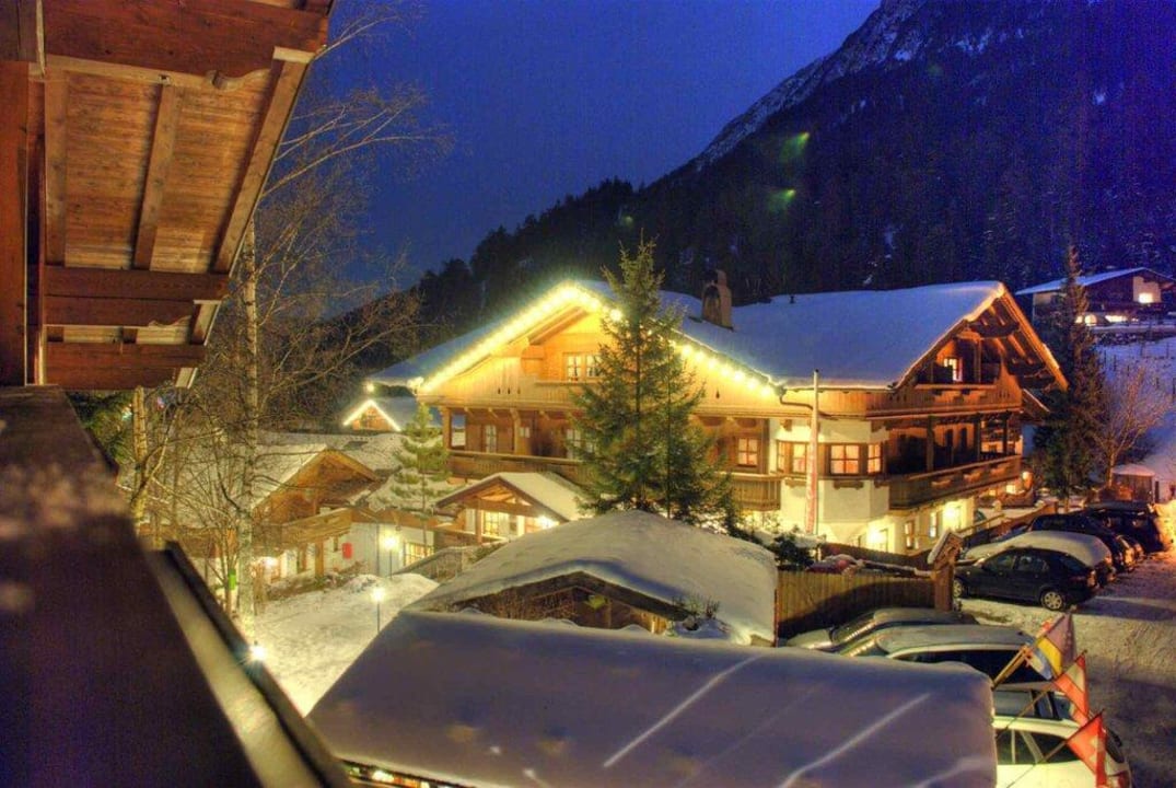 Balkonaussicht am Abend VAYA Achensee