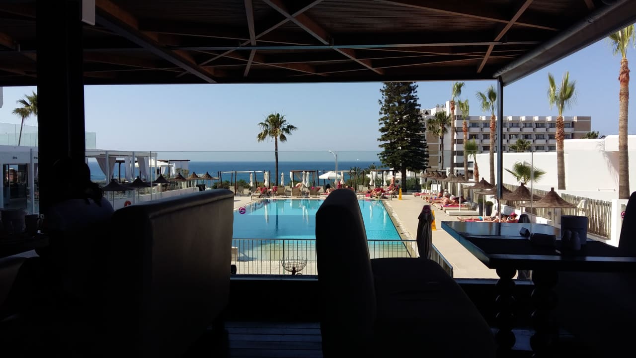 Ausblick Napa Mermaid Hotel & Suites