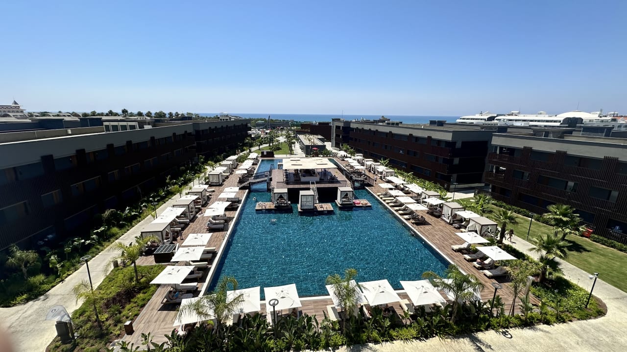 Pool Jacaranda Luxury Resort