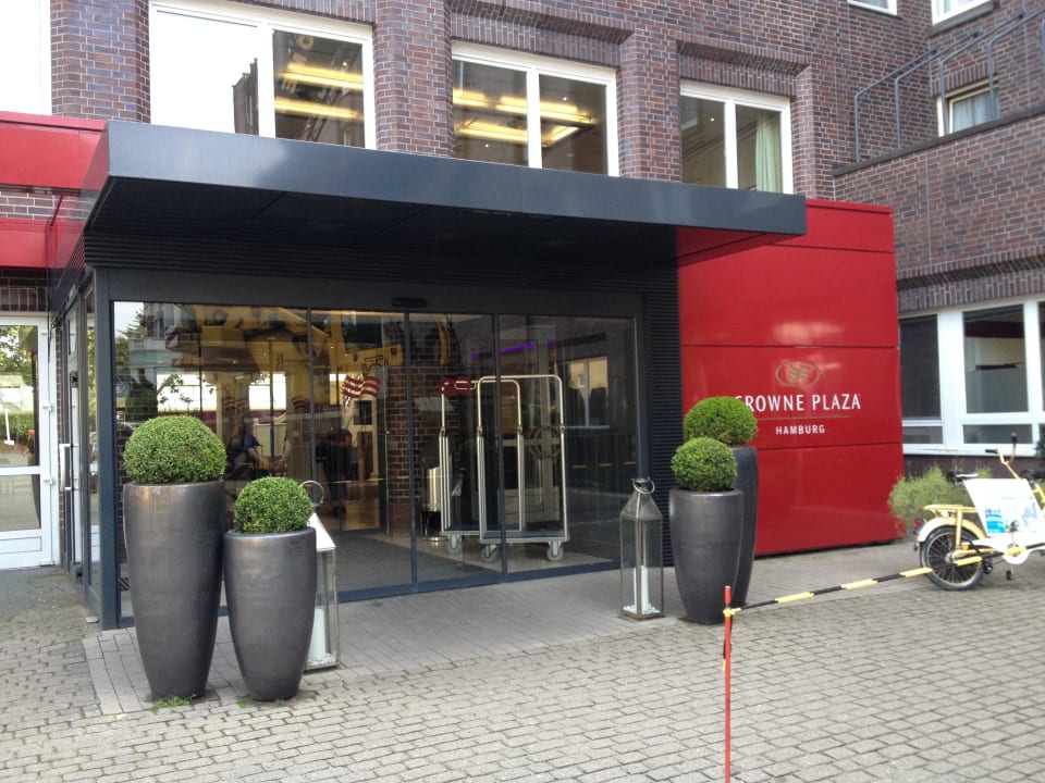 Eingang Crowne Plaza ® Hamburg - City Alster
