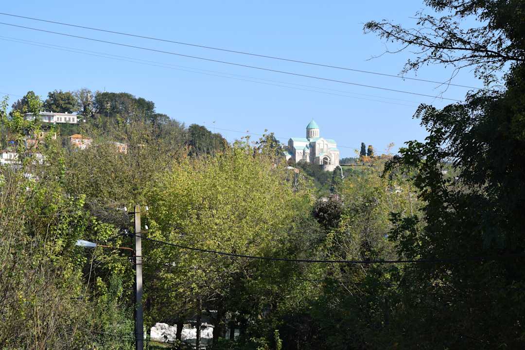 Blick vom Balkon unseres Zimmers auf die Bagrati-Kathedrale. Hotel Ponte