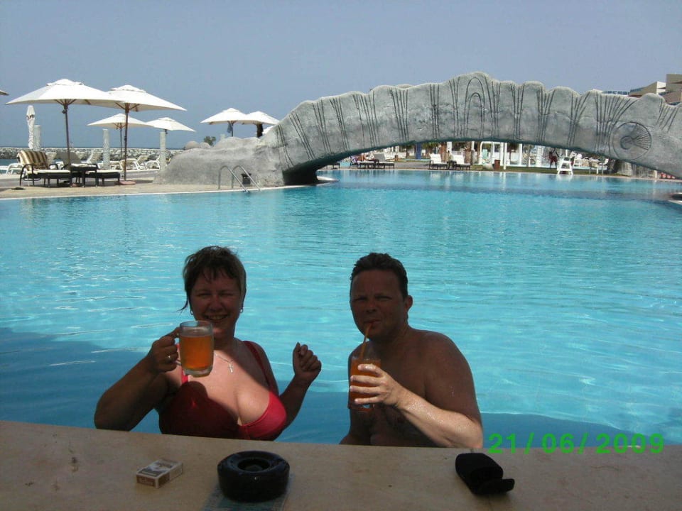 Wir im Pool Radisson Blu Resort Fujairah