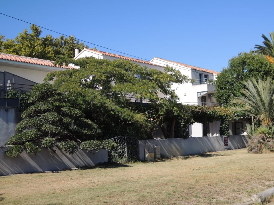 Blick auf das Hotel vom Kanal Hotel Canal Aigues Mortes