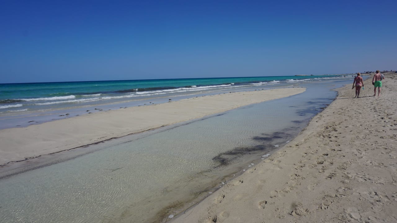 Bei Ebbe Strandspaziergang ROBINSON DJERBA BAHIYA