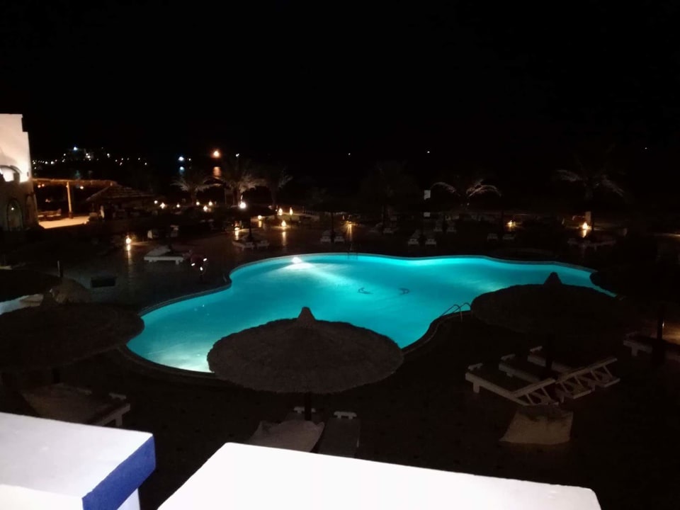Pool bei Nacht Coral Sun Beach