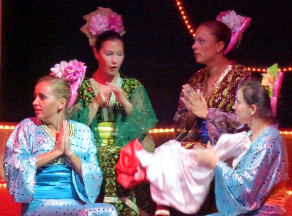 Tanzshow Kamelya Aishen Club