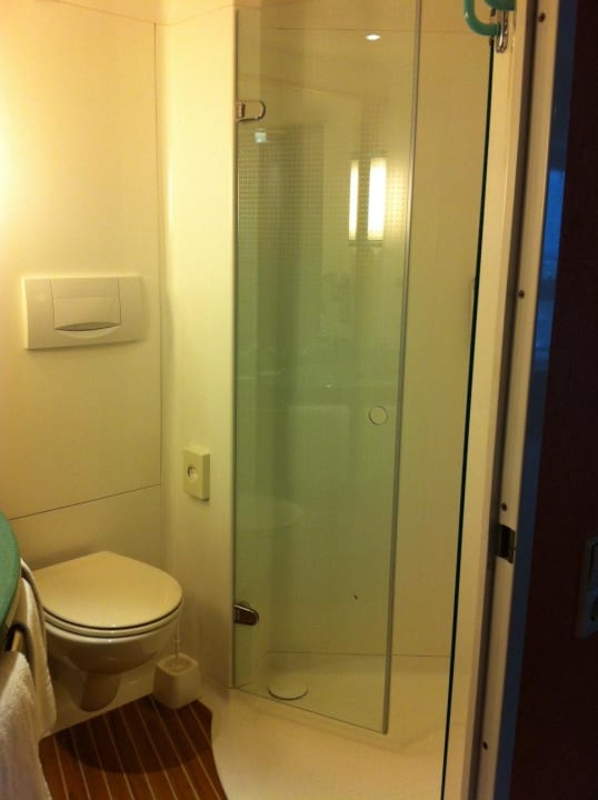 Bad in Bootslook Ibis Hotel Berlin Spandau