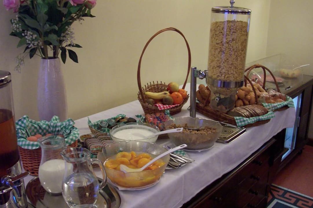 Frühstücksraum und Büffet Hotel Tivoli