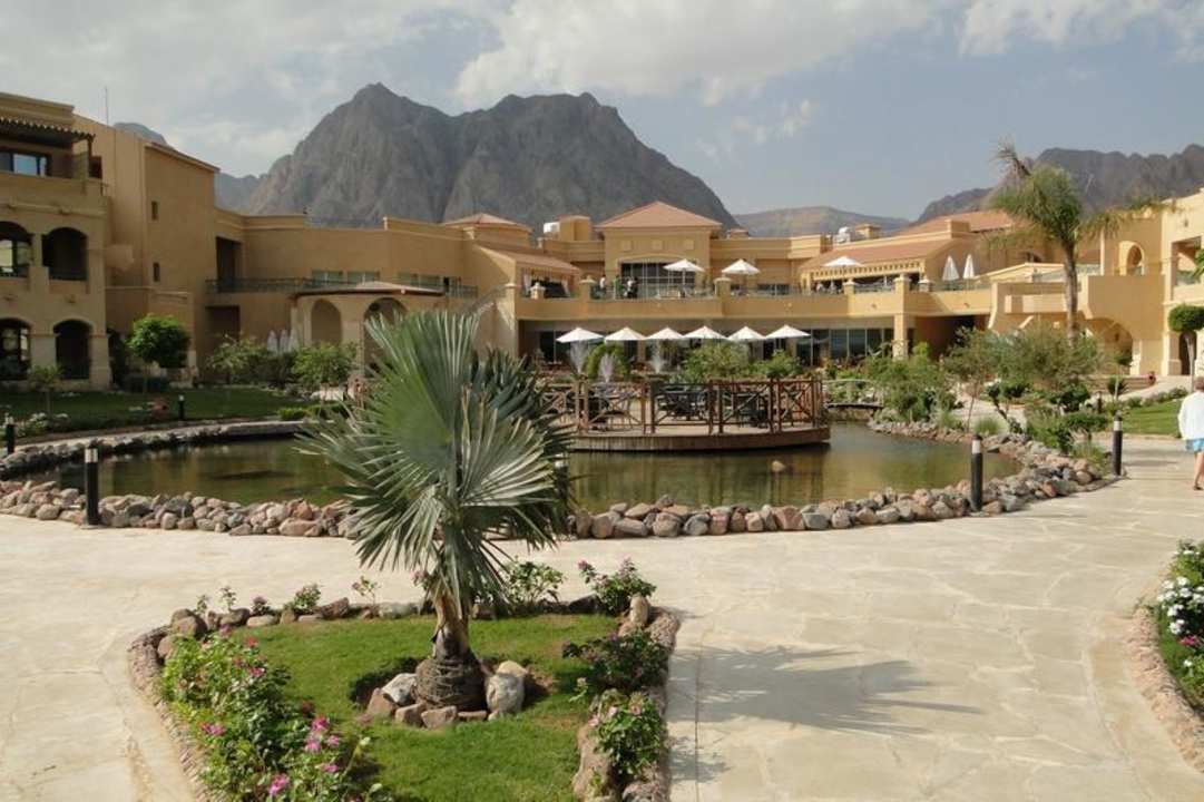 Widok z basenu Hotel Swiss Inn Dream Resort Taba