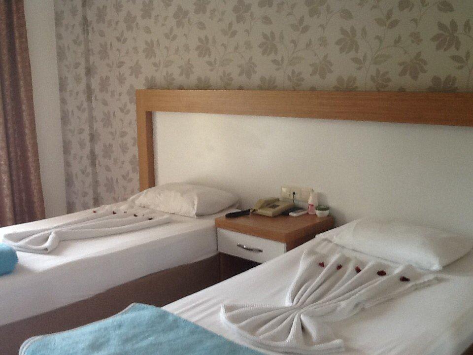 Наши кроватки и сам номер Hotel Diamore