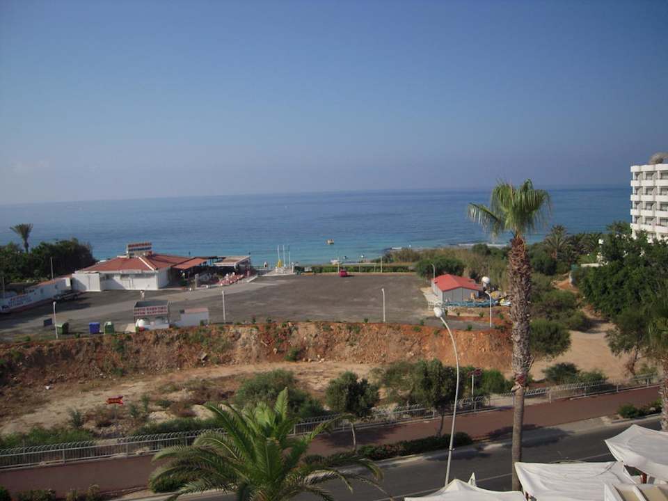 Genialer Ausblick vom Pool Napa Mermaid Hotel & Suites