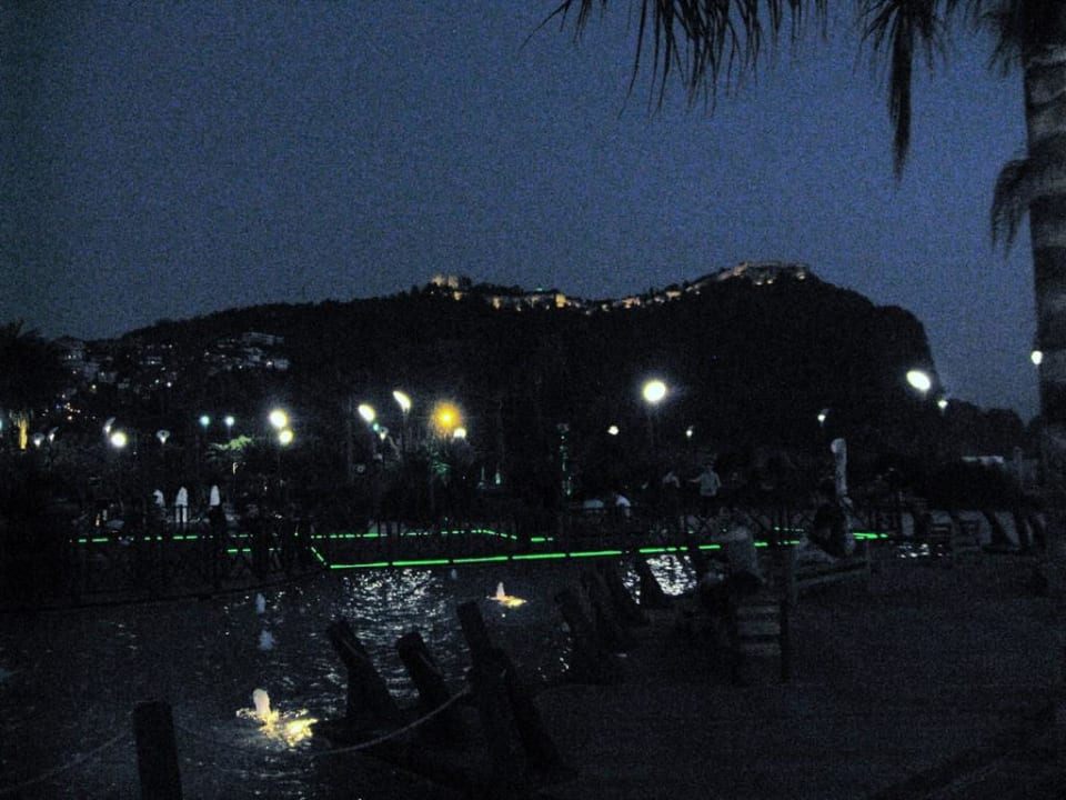  Die Burg bei Nacht Hotel Kahya