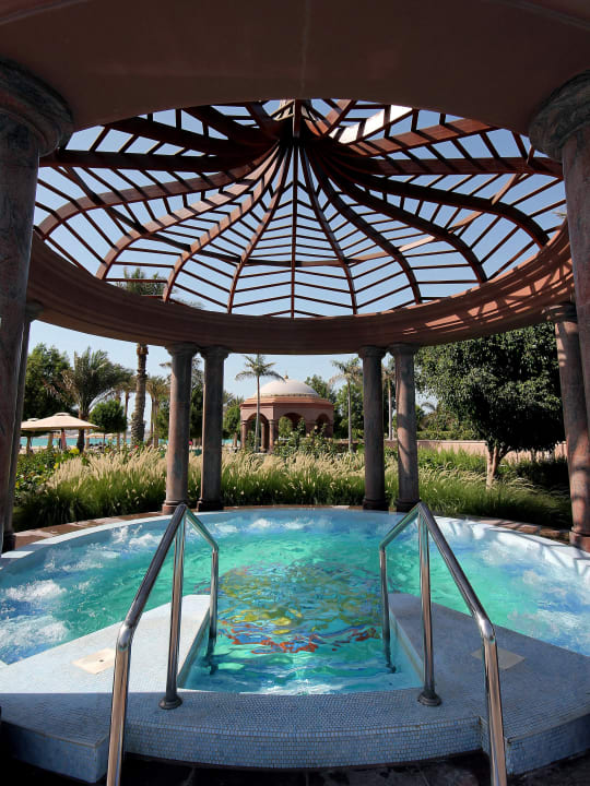 Jacuzzi am Ostpool Emirates Palace Mandarin Oriental