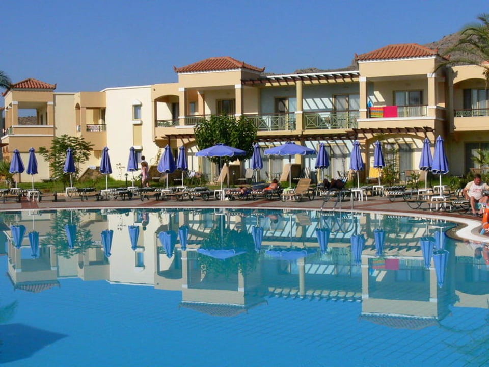Poolanlage morgens um 10.00 Uhr Lindos Princess Beach Resort & Spa
