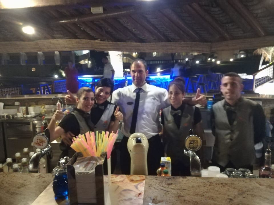 Savas mit seinem super Team an der Safaribar Hotel Kalithea Horizon Royal