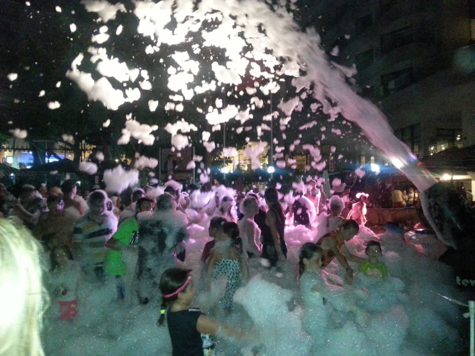 Schaumparty Aska Hotel Just in Beach