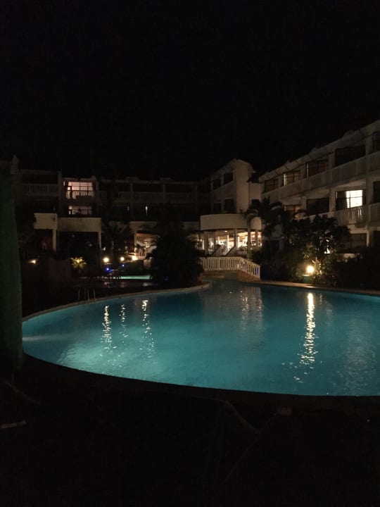 Pool Hotel Traveller's Club