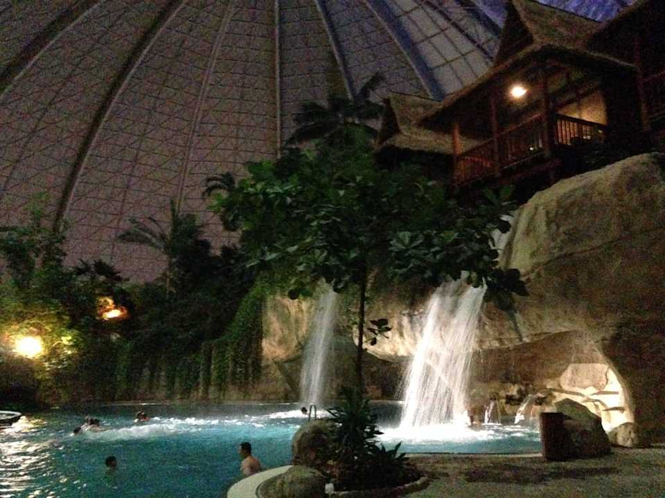 Lagune am Abend  Tropical Islands Resort