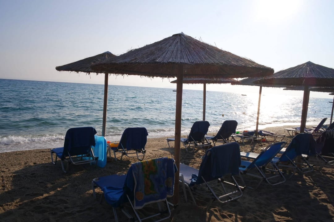 Toller Strand mit eigenen Liegen Domes Noruz Kassandra | Adults-Only